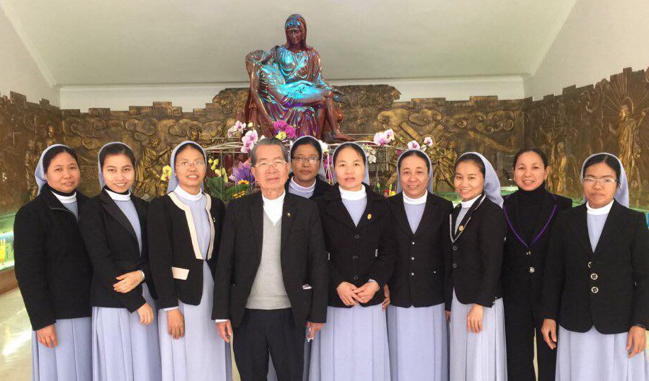 Mang yêu thương đến cho người