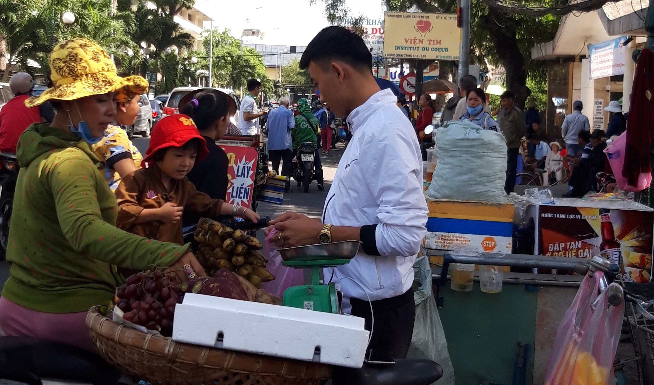 Bấp bênh giữa lòng thành phố