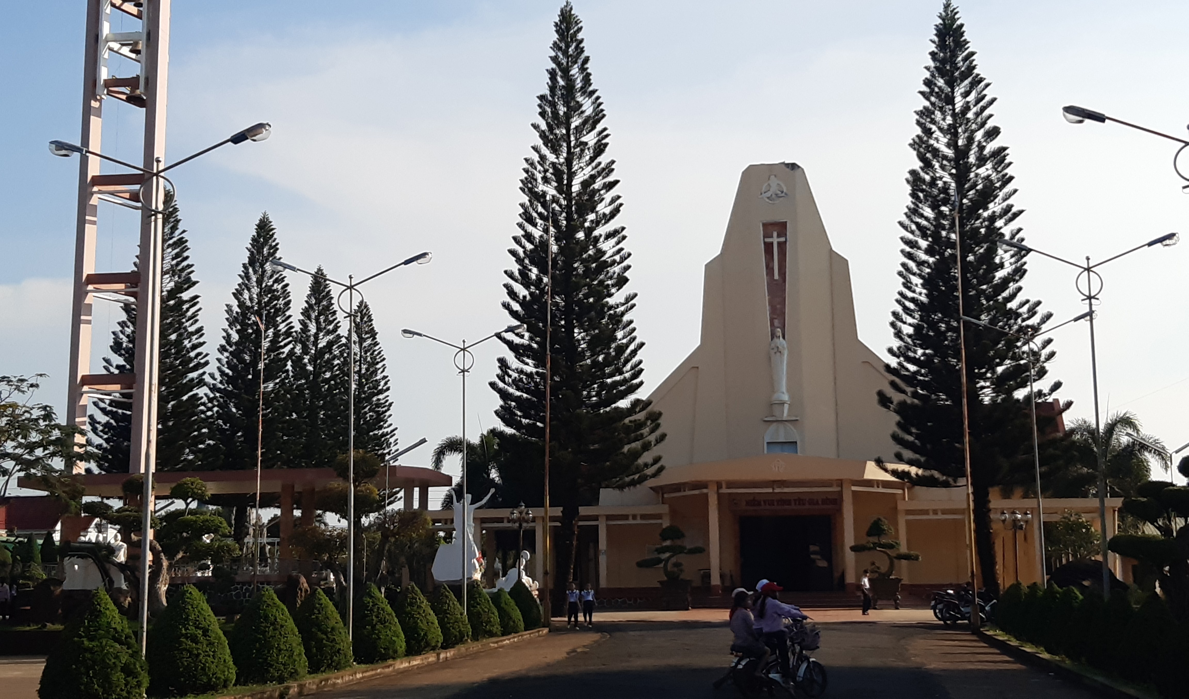 Tình người Châu Sơn