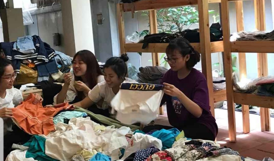 Chuyện đằng sau những tủ quần áo từ thiện