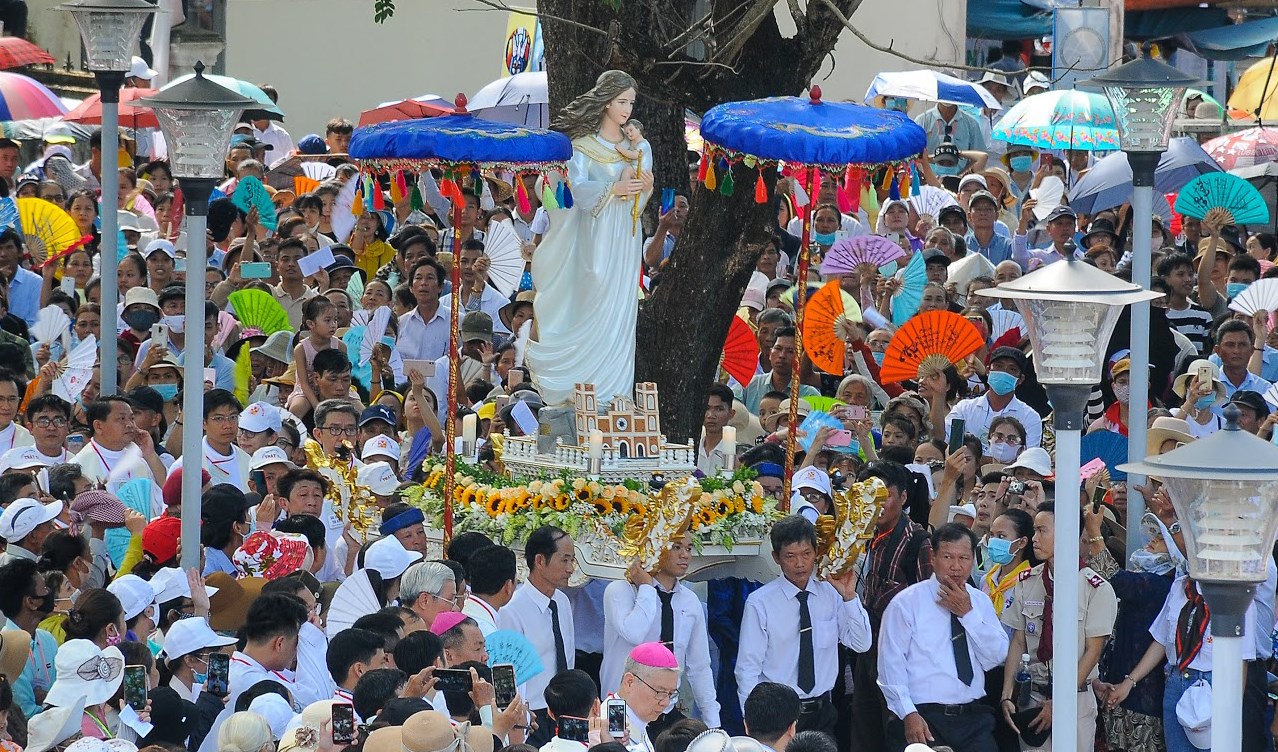 Về bên Mẹ Maria trong những ngày “bình thường mới”