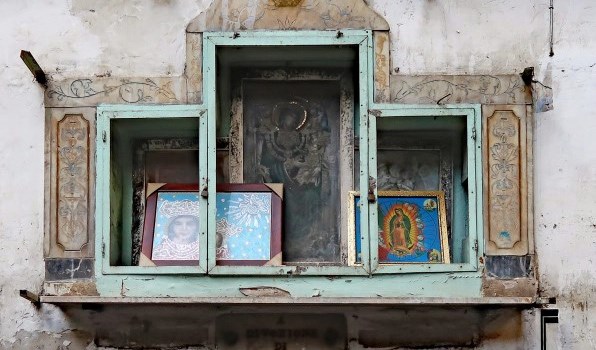 Những góc nhỏ cầu nguyện ở Naples