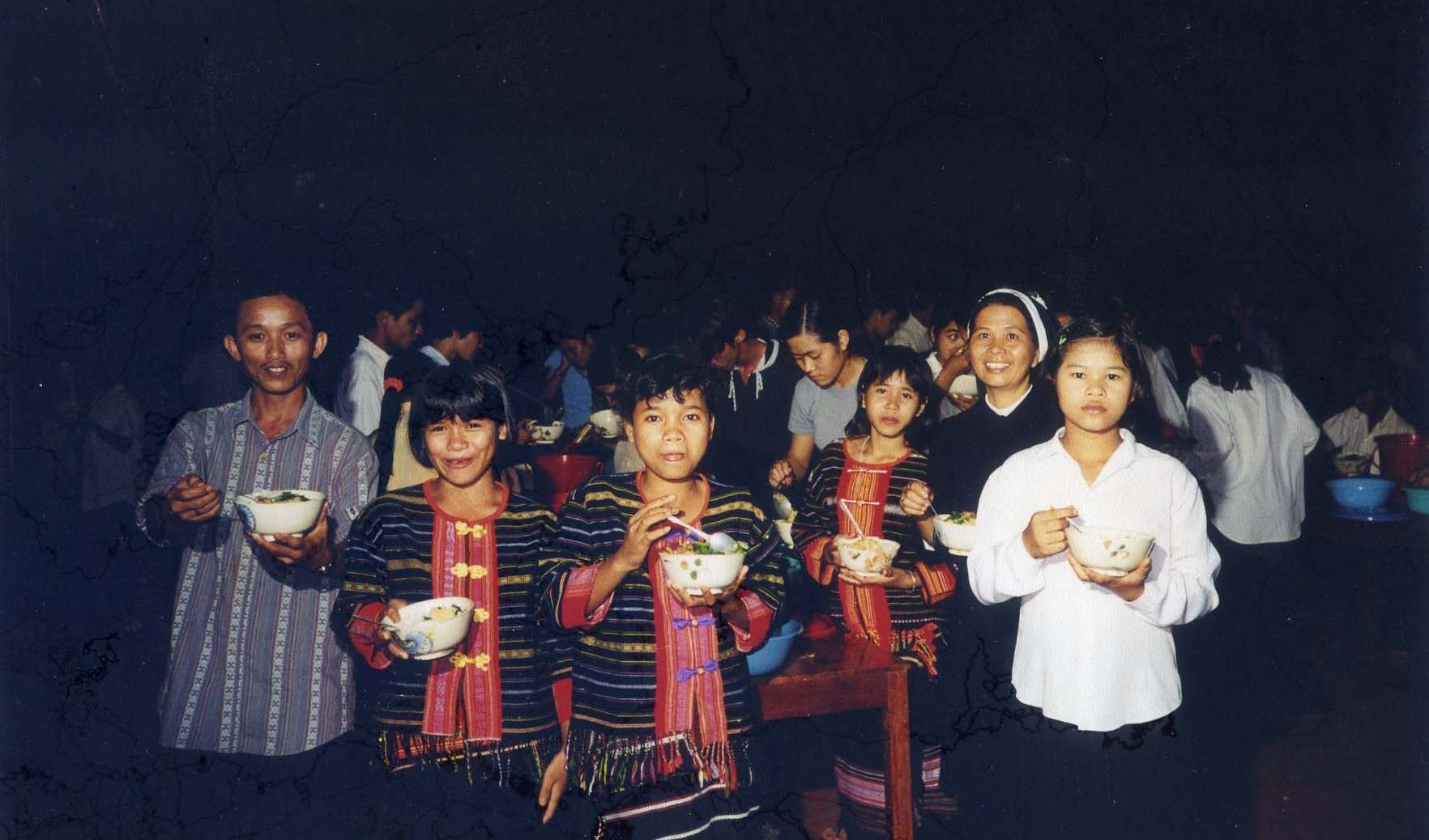 Ánh sáng Thư Chung trên chặng đường 4O năm qua