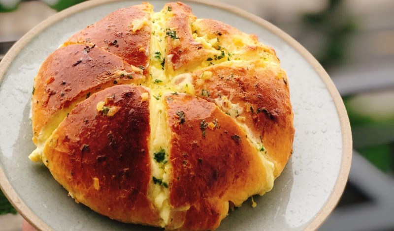Bánh mì bơ tỏi 6 cánh