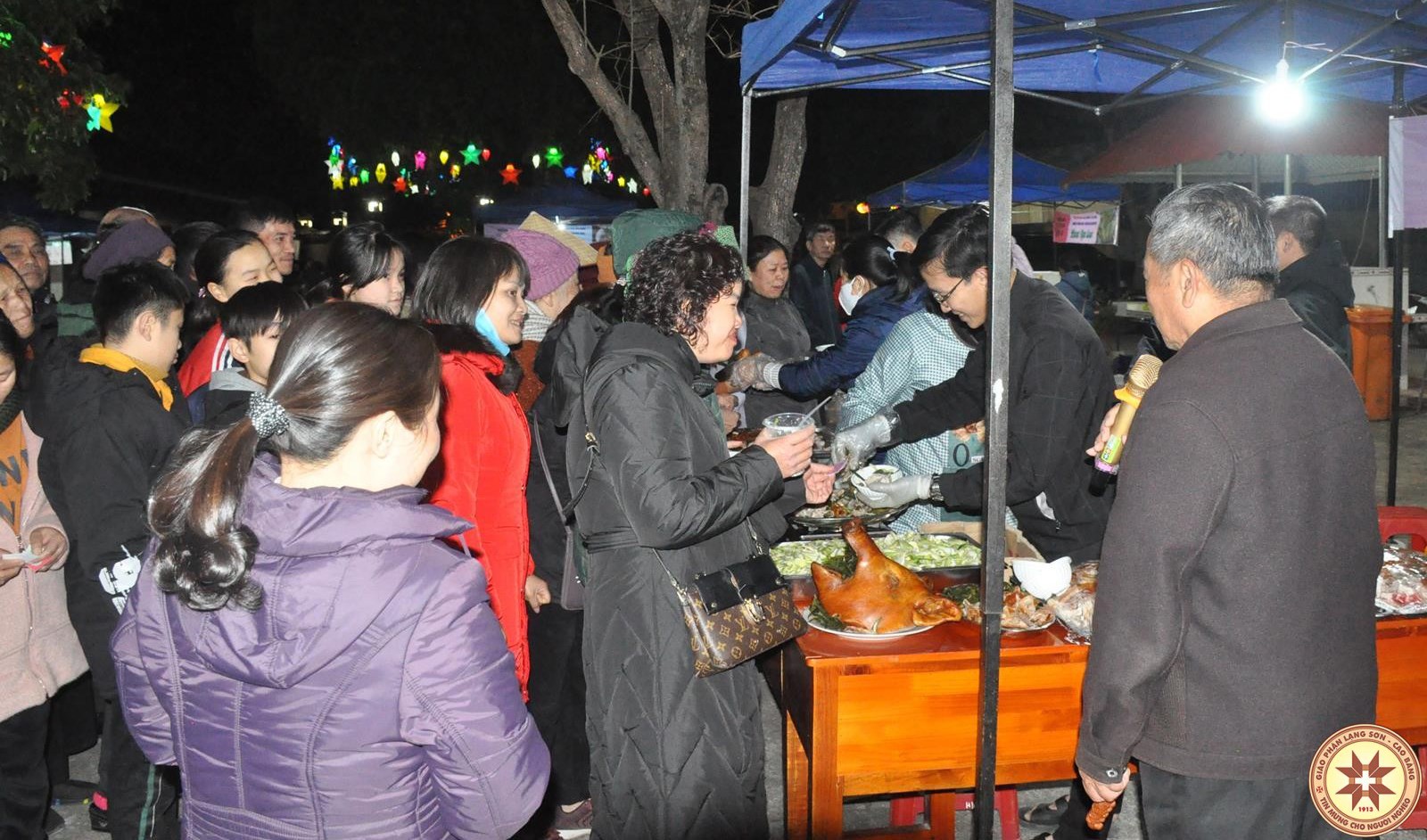 Chia sẻ niềm vui Noel và đón năm Dương lịch