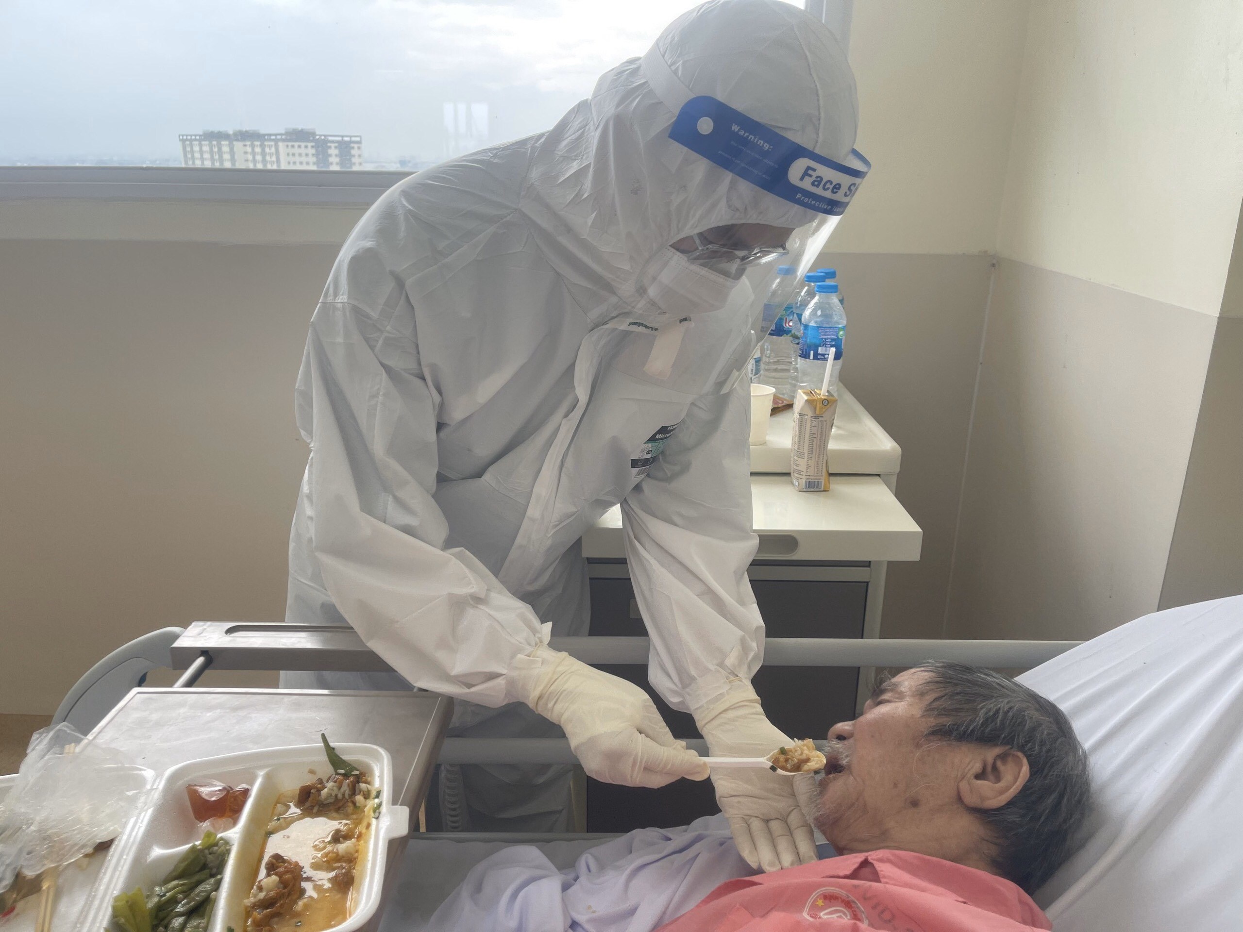 Tâm tình linh mục phục vụ bệnh nhân Covid-19: Mẹ Maria, Mẹ của các thiện nguyện viên!