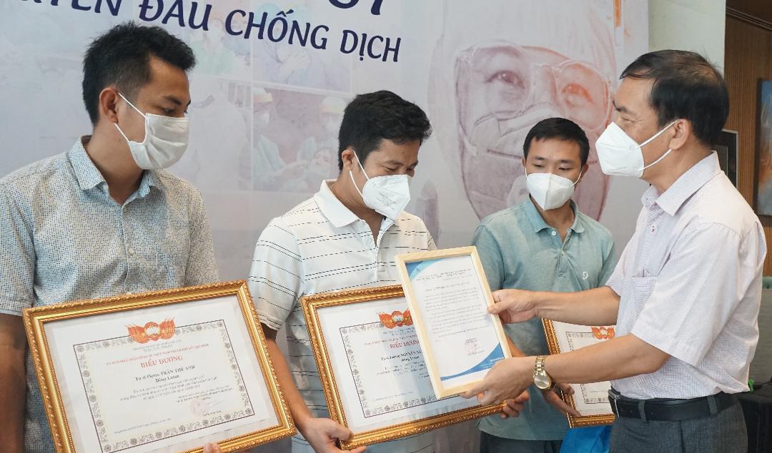 Bệnh viện đã tin tưởng, các tu sĩ không ngần ngại chung tay