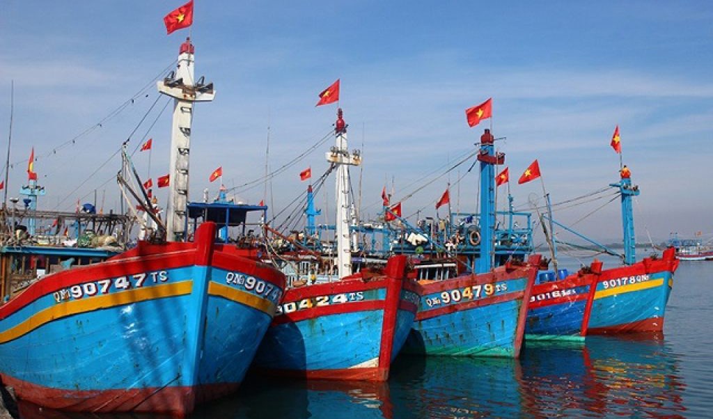 Những con tàu vẫn ra khơi...