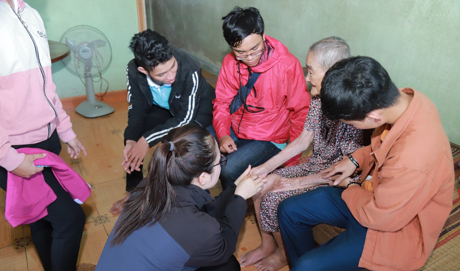 Sinh viên Thanh Bình thực thi Ðức Ái