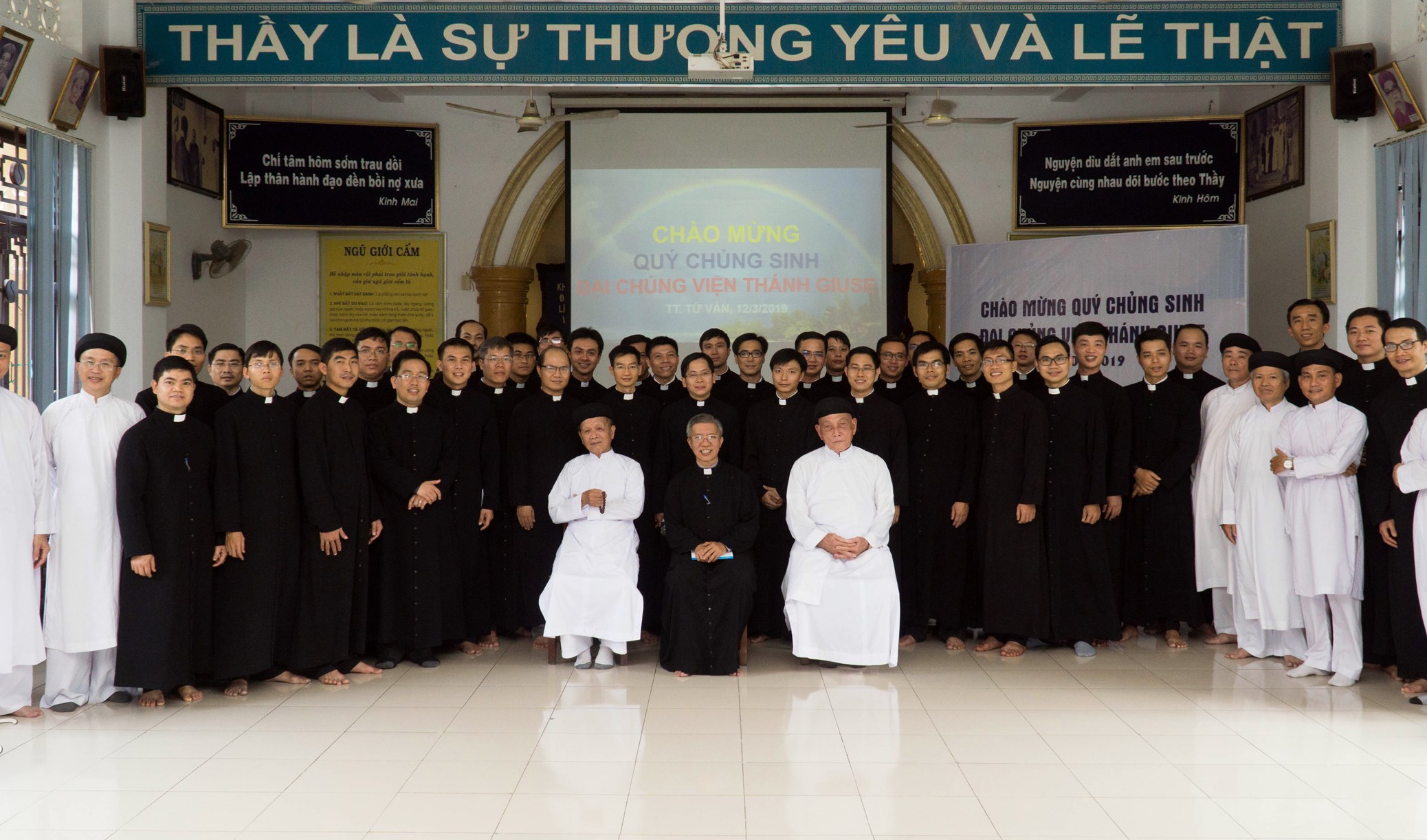 Một chuyến đi liên tôn của khóa học liên tôn - Kỳ 2: ... ĐẾN THÁNH THẤT TỪ VÂN