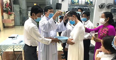 Gia đình ba thế hệ gia nhập Hội Thánh