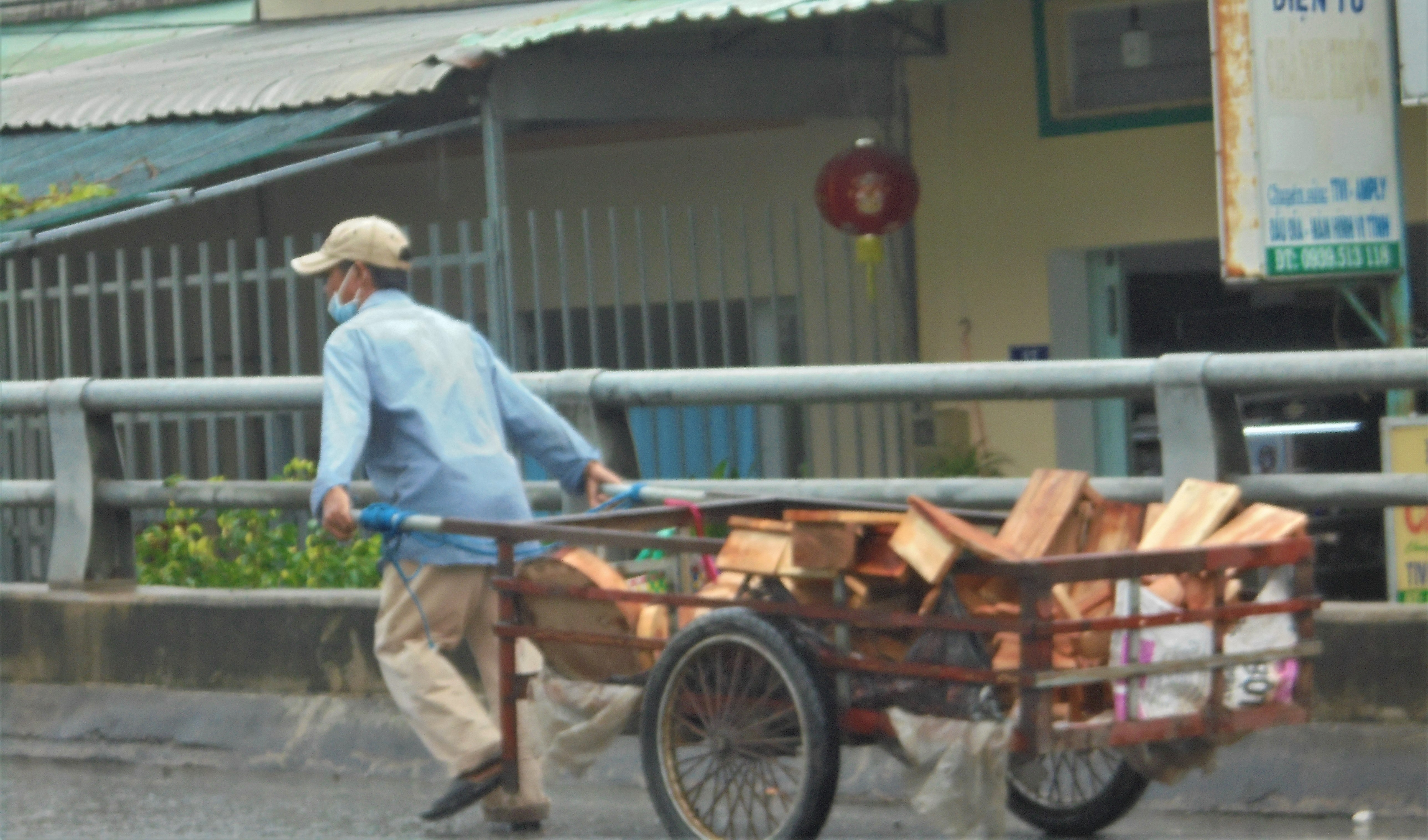 Cơ cực những phận nghèo thời Covid