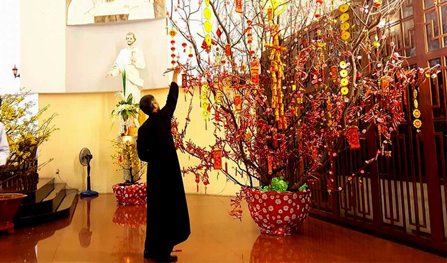 Nhà đạo đón Tết
