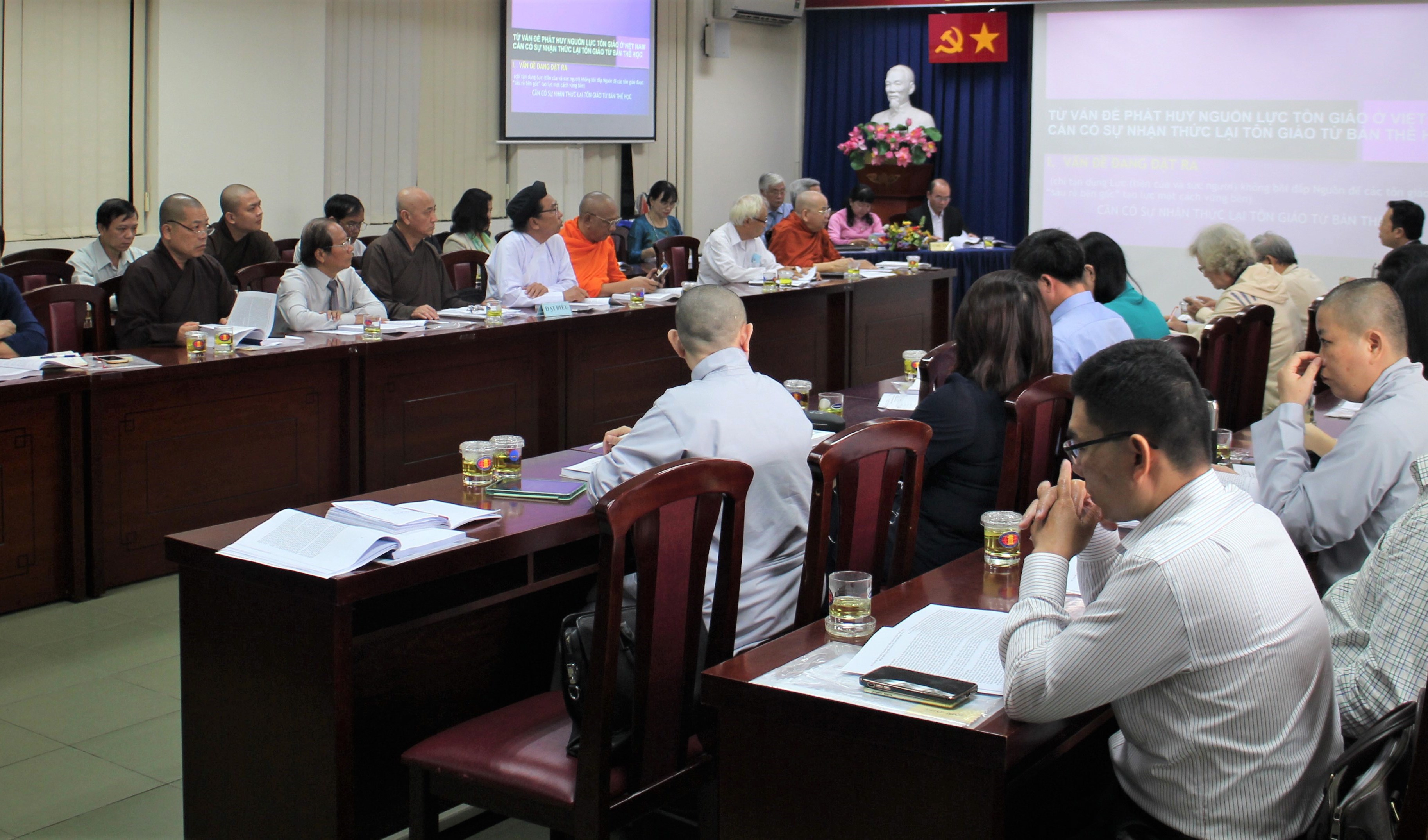 Tôn giáo nguồn lực phát triển Ðông Nam bộ