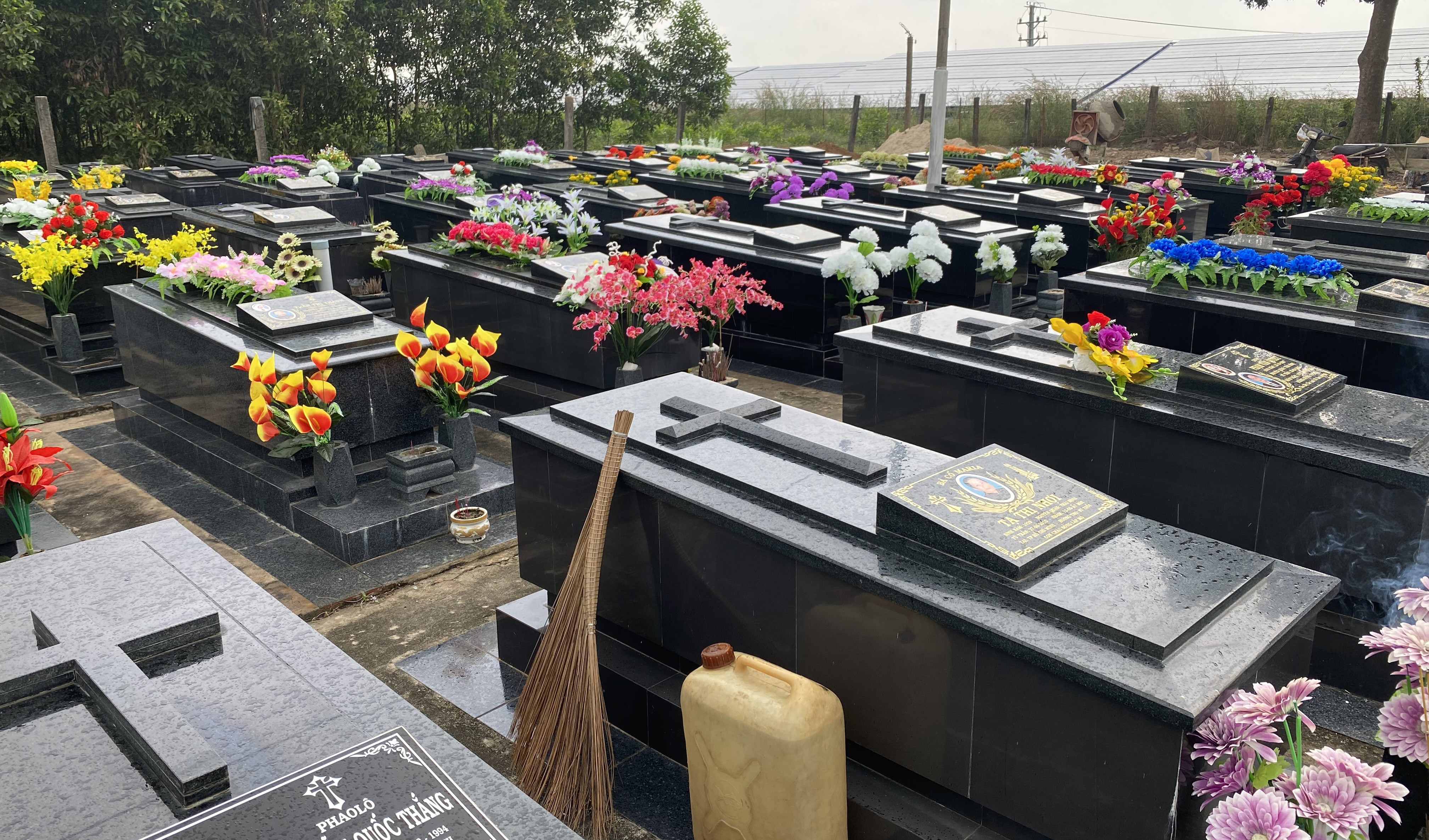Người sống và người chết ngày càng gần nhau