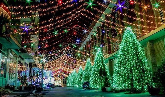Giăng đèn Noel