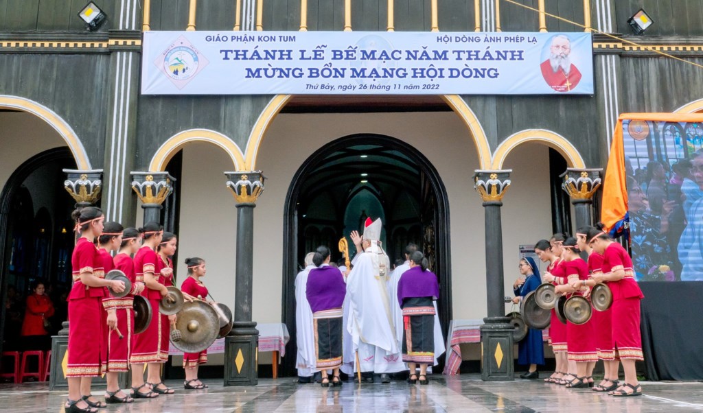 Dòng Ảnh Phép Lạ Kon Tum bế mạc Năm Thánh kỷ niệm 75 năm thành lập