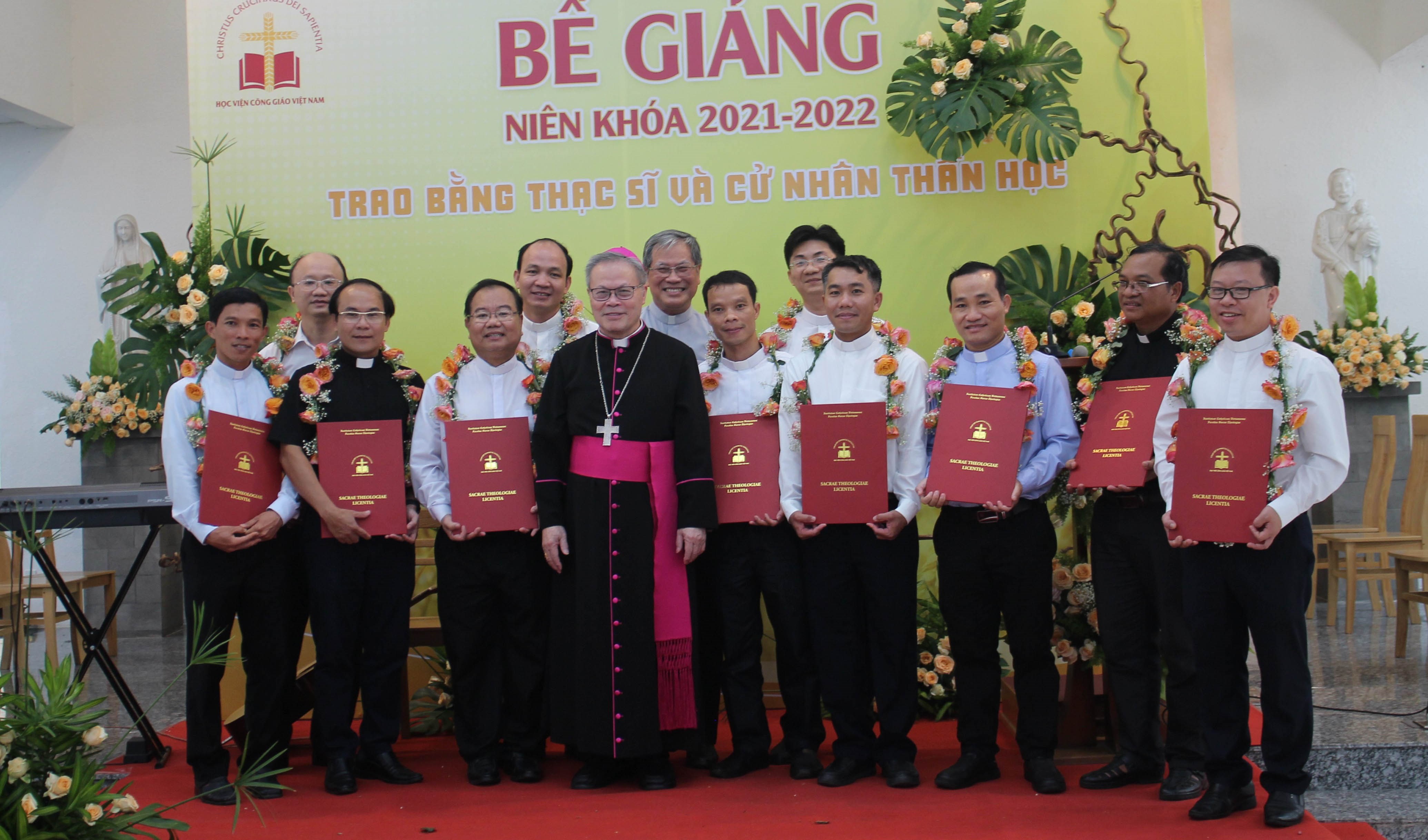 Học viện Công giáo Việt Nam trao bằng thạc sĩ Thần học khóa đầu tiên