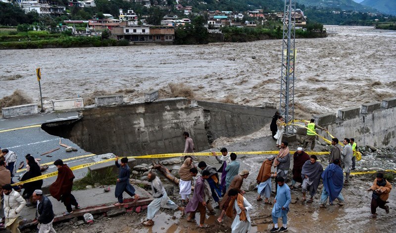 Băng tan trên đỉnh Himalaya, Pakistan chìm trong nước lũ