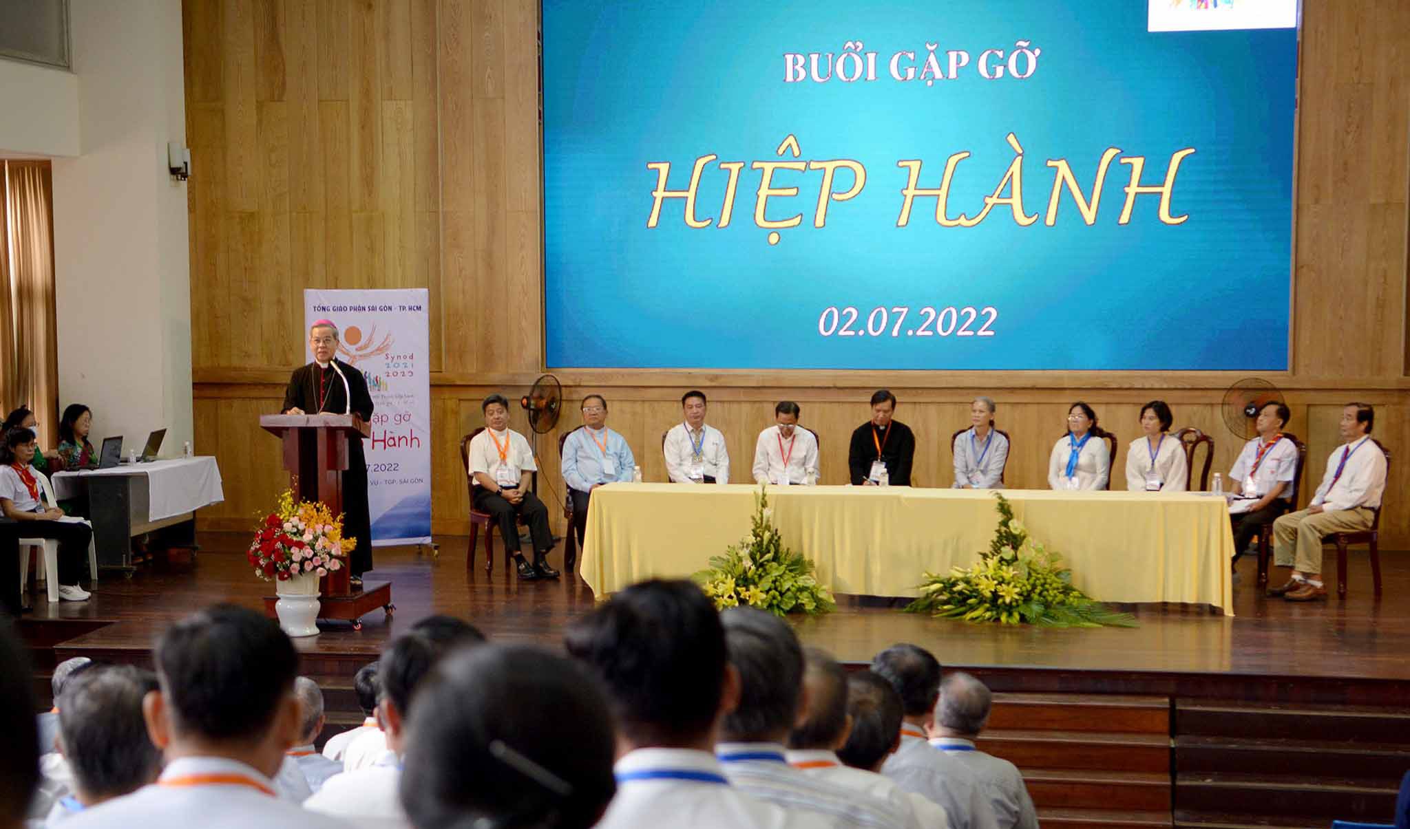 Nhìn lại một năm bước hiệp hành