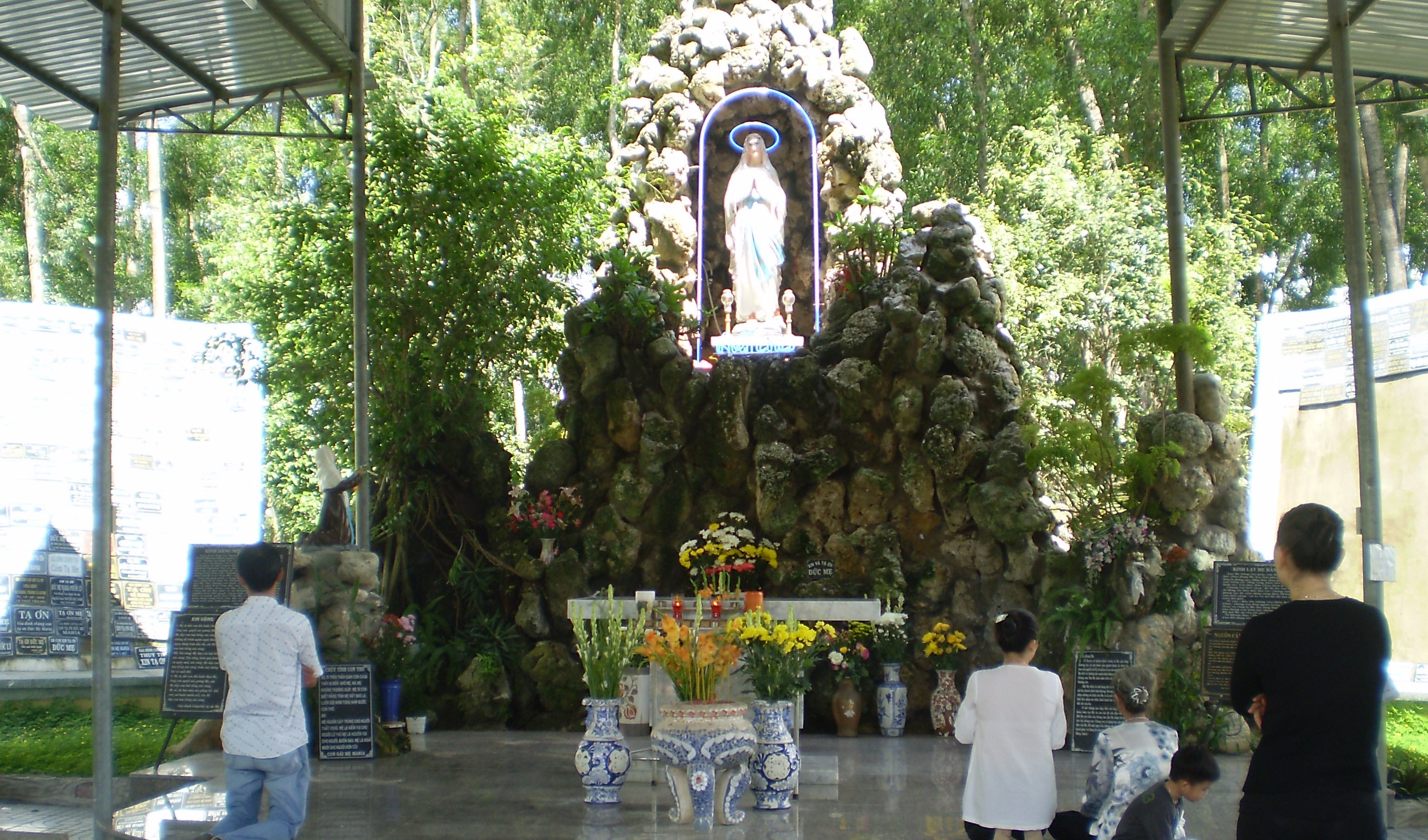 Ði hành hương đầu năm…