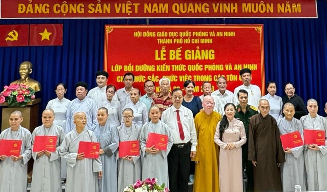 Bồi dưỡng kiến thức quốc phòng, an ninh cho các chức sắc tôn giáo