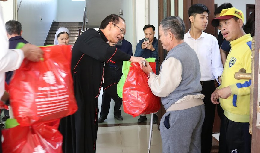 Giáo phận Thanh Hóa gặp gỡ người nghèo
