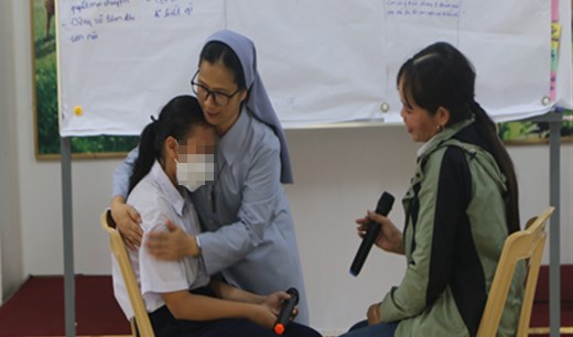 Caritas Việt Nam đồng hành với  người có H.