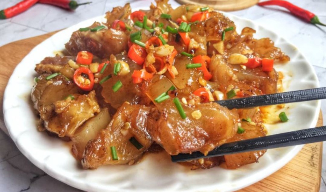 Gân bò xào tỏi