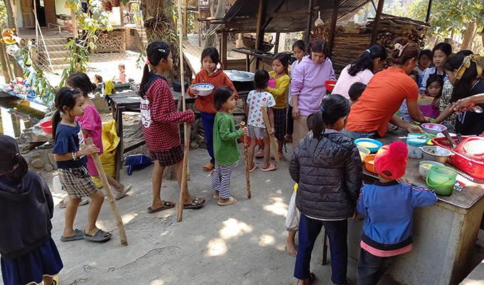 Thanh củi và tô cháo