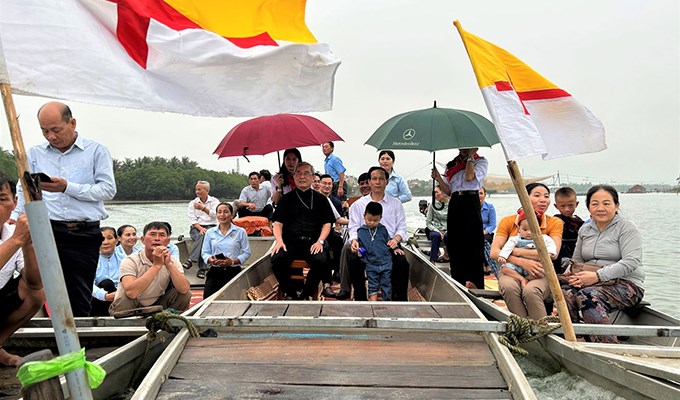 Ðức Giám mục Louis Nguyễn Anh Tuấn trả lời phỏng vấn báo CGvDT:  “TÔI QUAN TÂM ĐẶC BIỆT ĐẾN MỤC VỤ GIA ĐÌNH...”