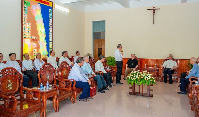 Ðoàn Giáo phận Nha Trang chào thăm Ðức tân Giám mục