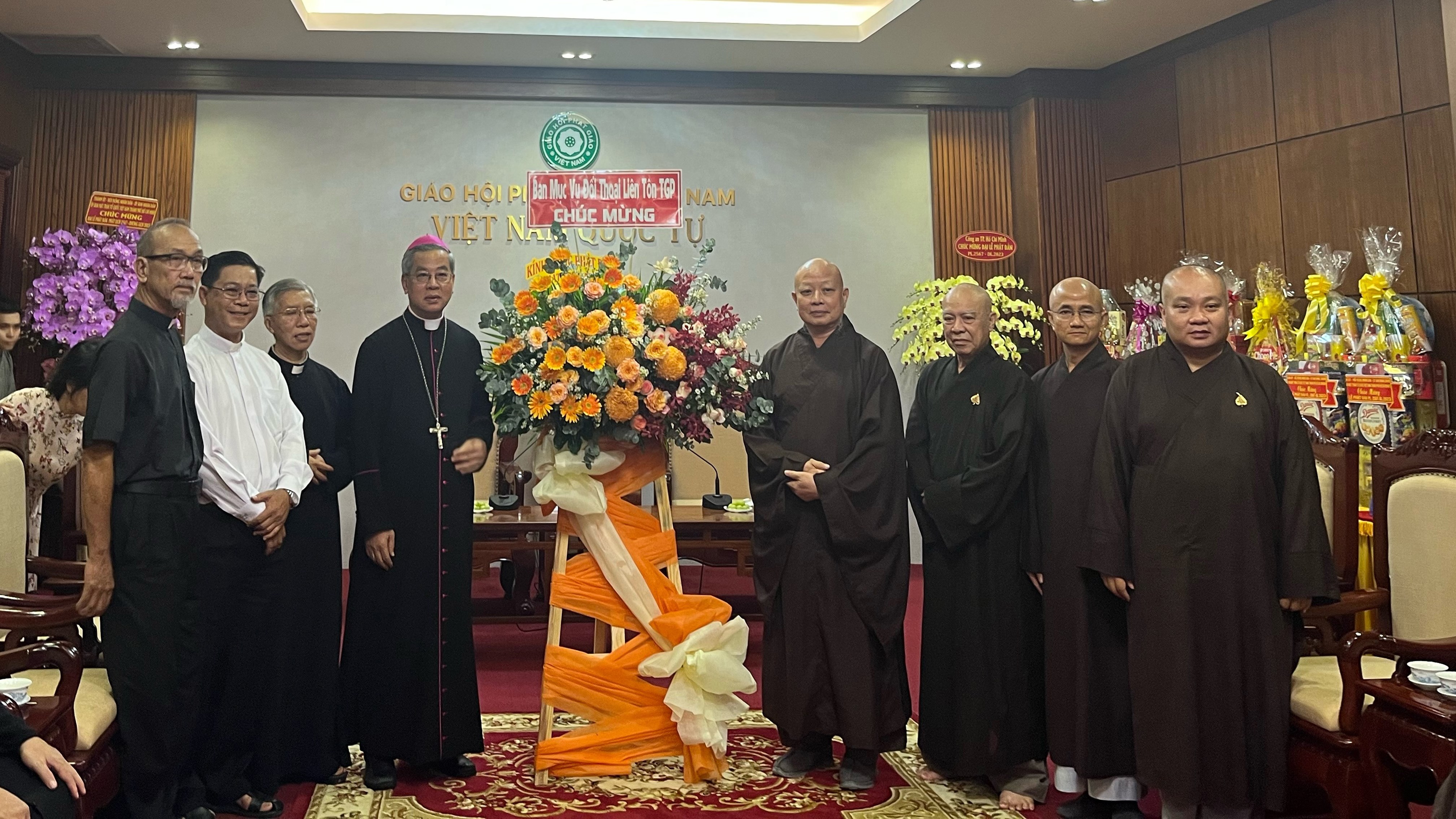 TÒA TỔNG GIÁM MỤC TGP TPHCM CHÚC MỪNG LỄ PHẬT ĐẢN