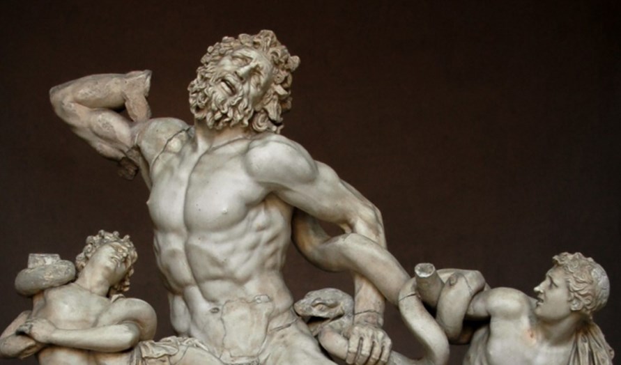 Hai người làm hư hại bức tượng Laocoon đã bị phạt