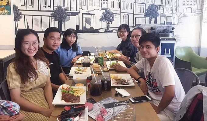 Khi người trẻ ăn mừng