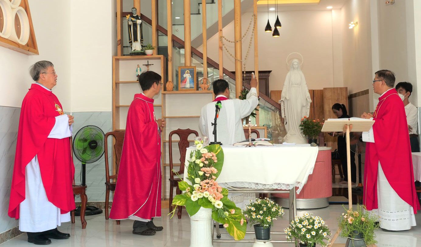 Caritas TGP TPHCM cử hành nghi thức làm phép mái ấm An Thanh,