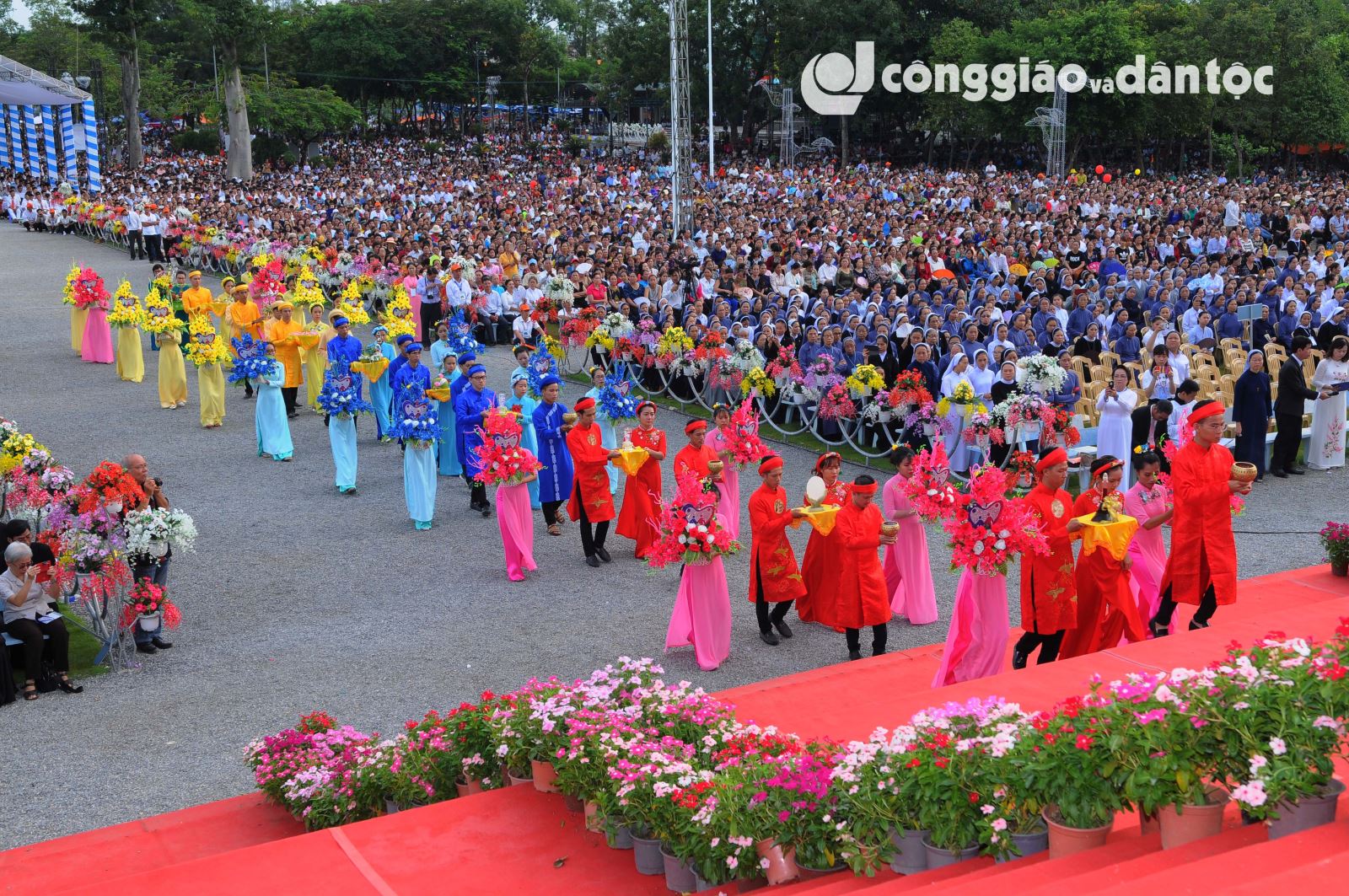 Ket thuc Dai hoi hanh huong La Vang lan thu 31
