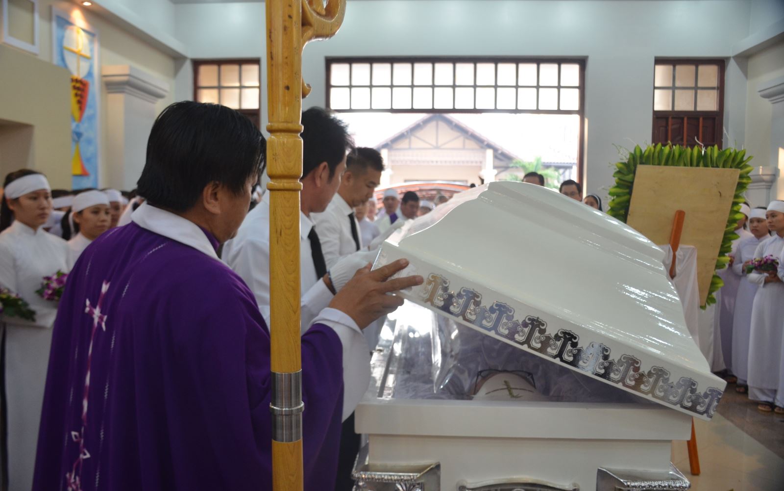 di quan linh cữu Giám mục Thồng