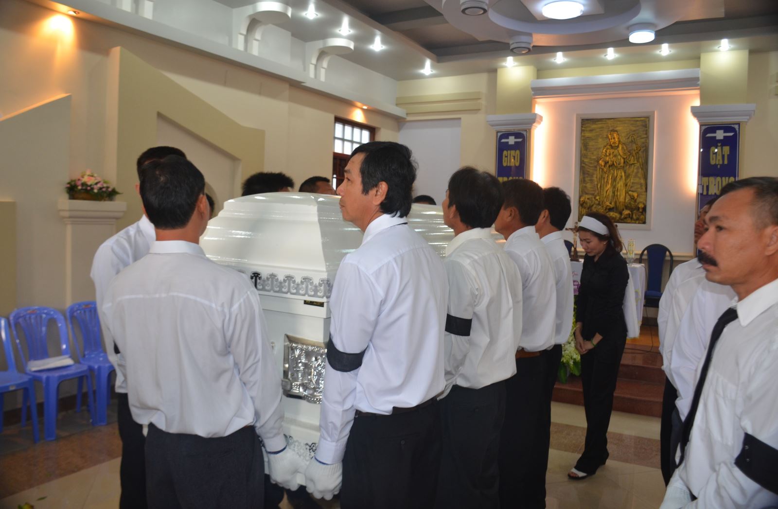 di quan linh cữu Giám mục Thồng