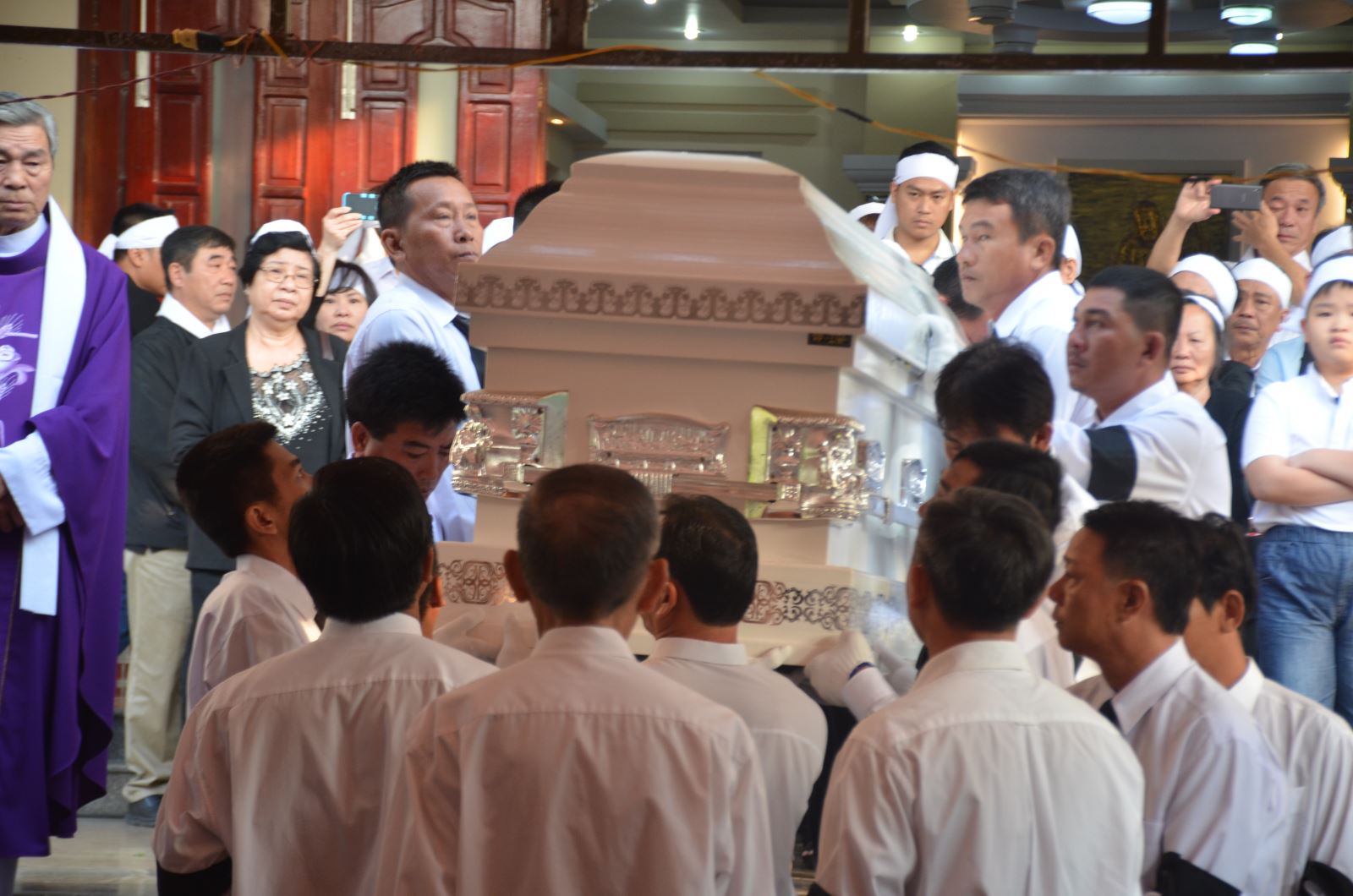 di quan linh cữu Giám mục Thồng