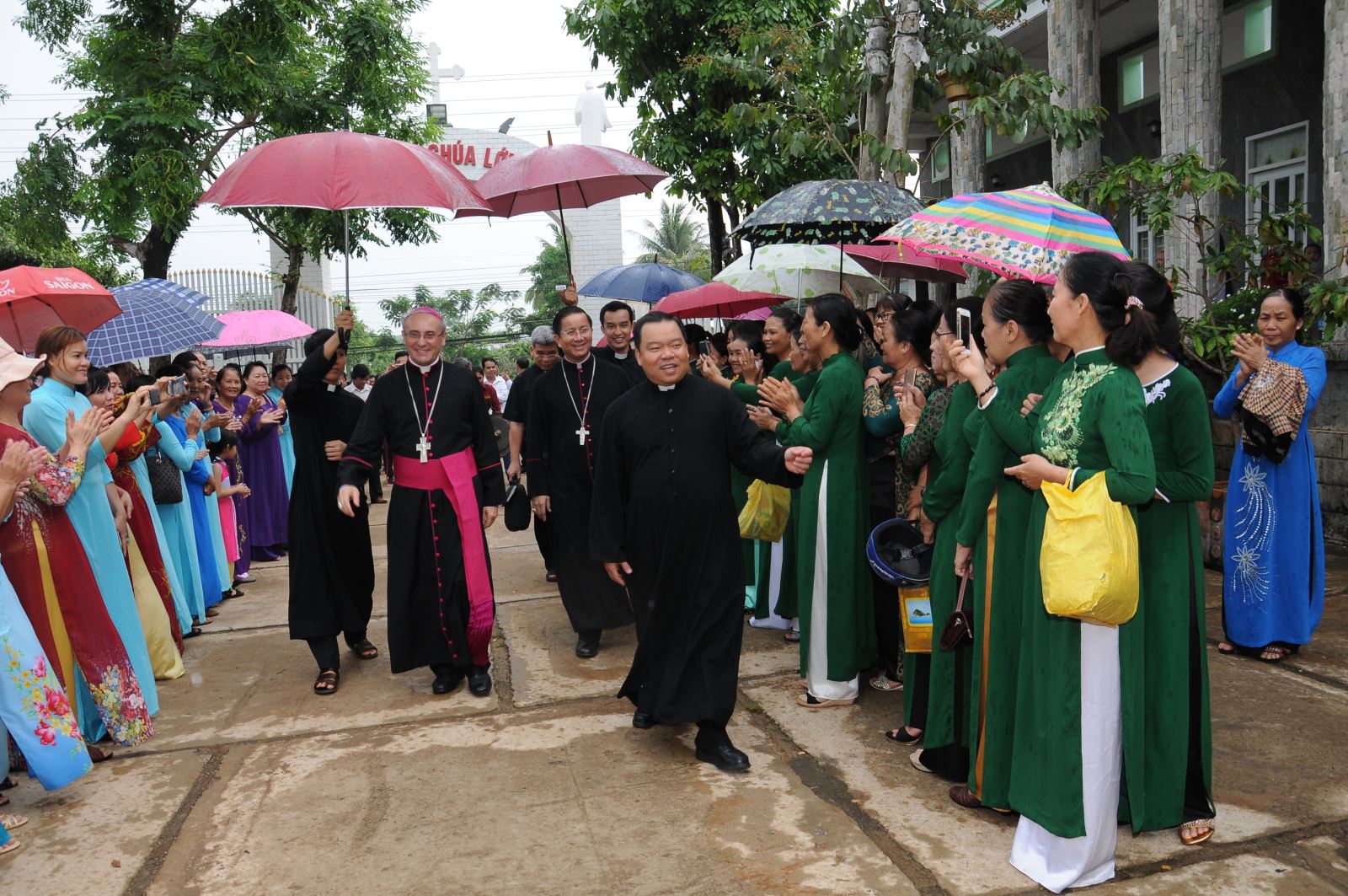 Duc Girelli tham GX Phu Luong