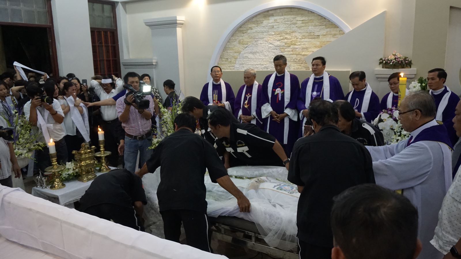 Tẩn liệm Đức Giám mục Giuse Vũ Duy Thống