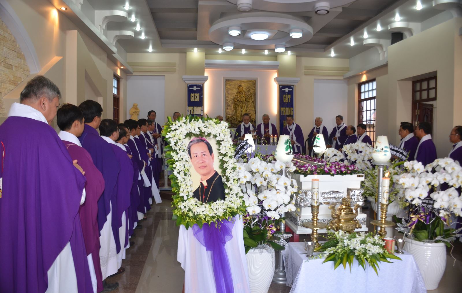 Thanh le cau nguyen cho Giám mục Thong sang 2-3-2017
