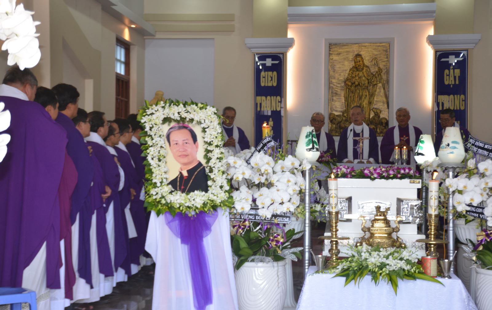 Thanh le cau nguyen cho Giám mục Thong sang 2-3-2017