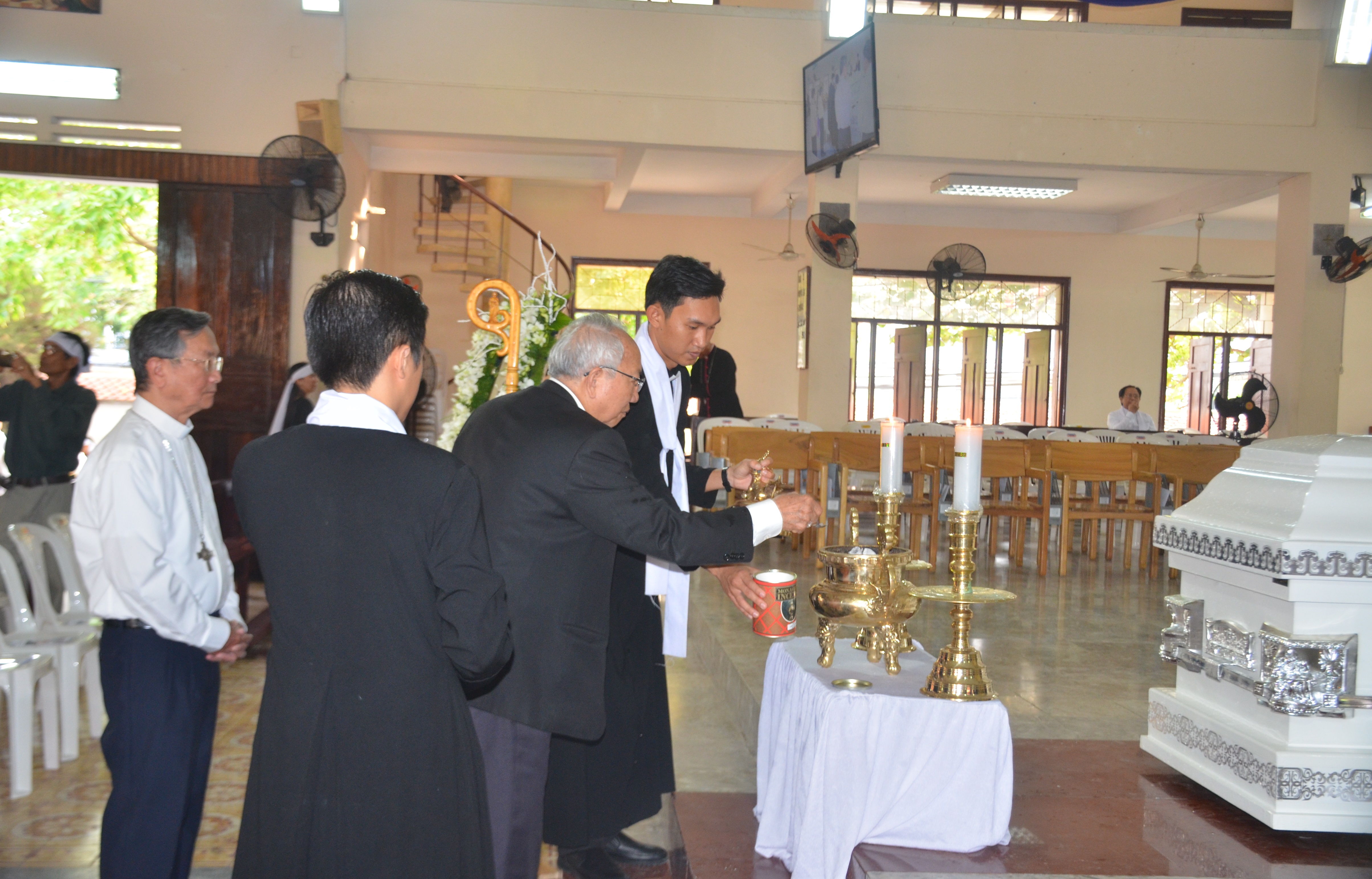 An táng Đức Giám mục Giuse Vũ Duy Thống