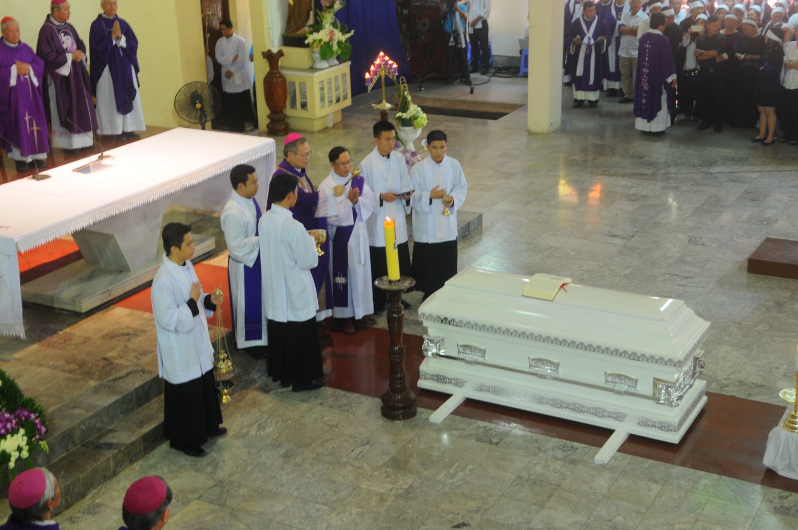 An táng Đức Giám mục Giuse Vũ Duy Thống