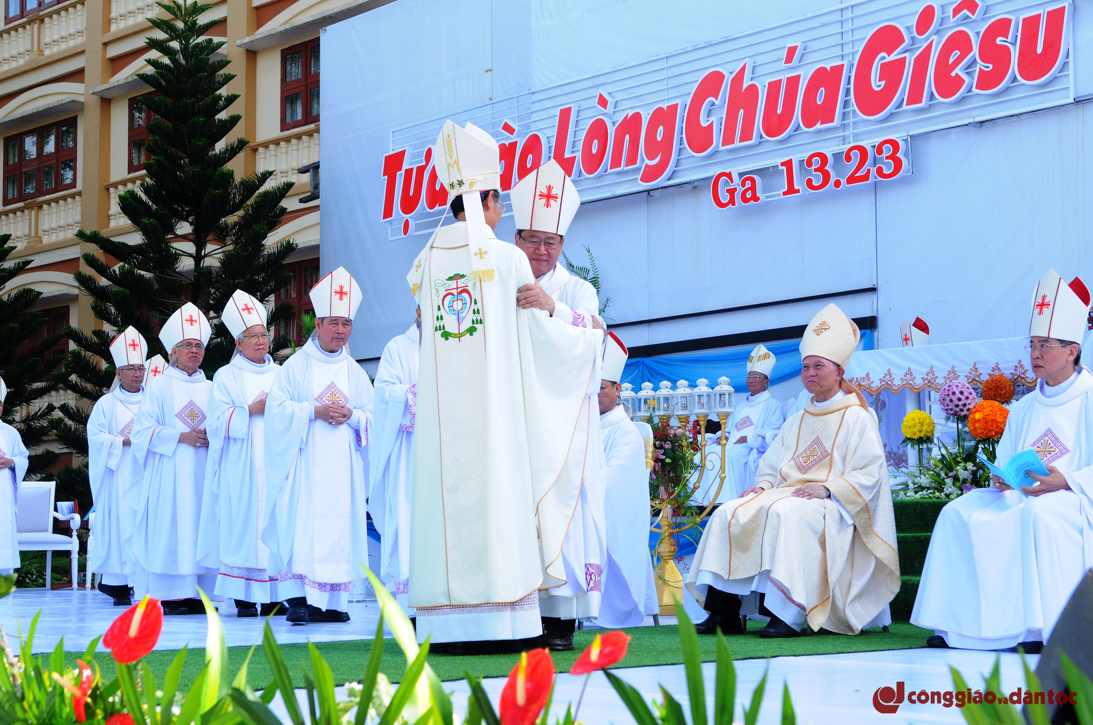 tan phong Giam muc Ngan