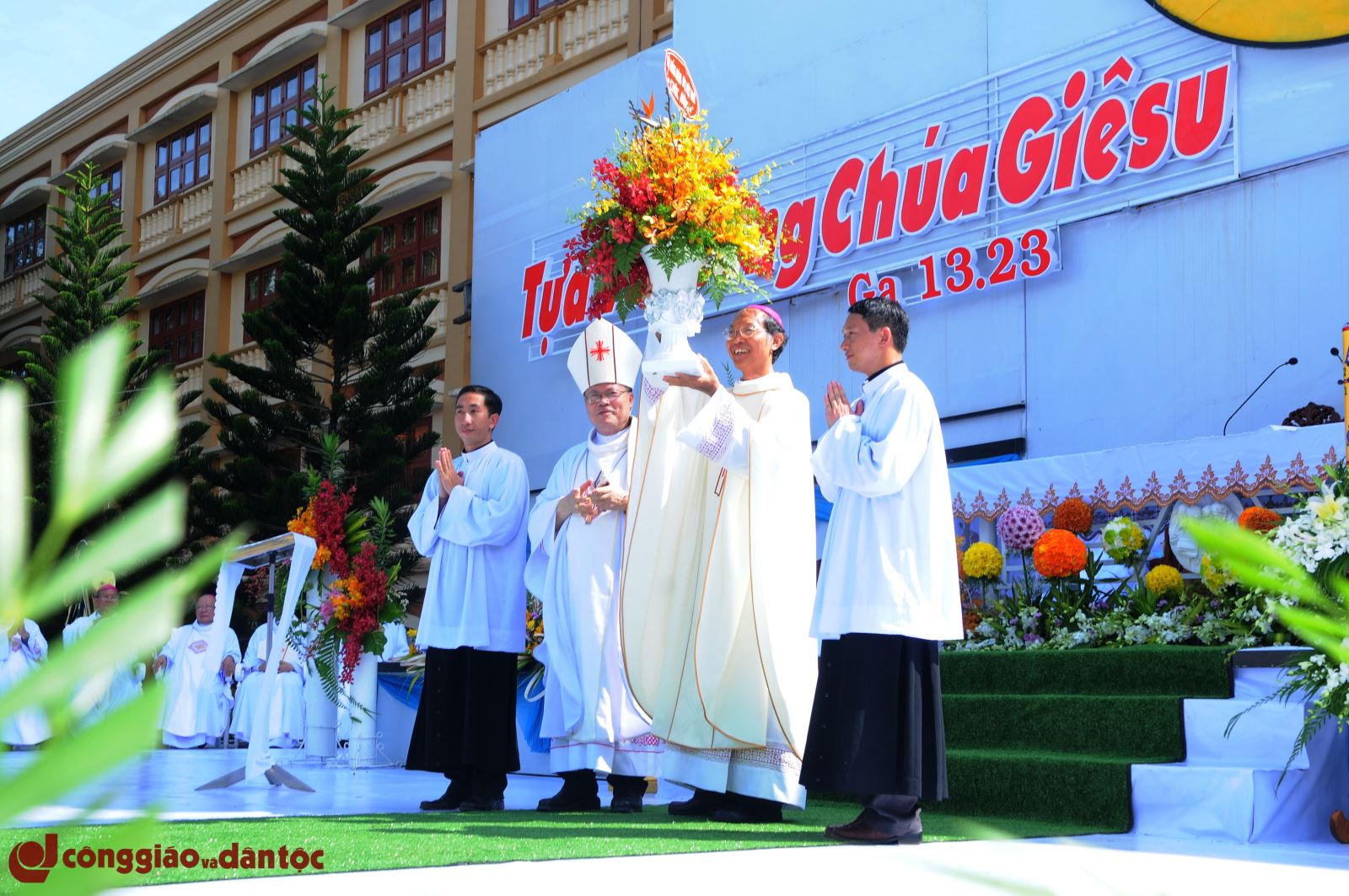 tan phong Giam muc Ngan