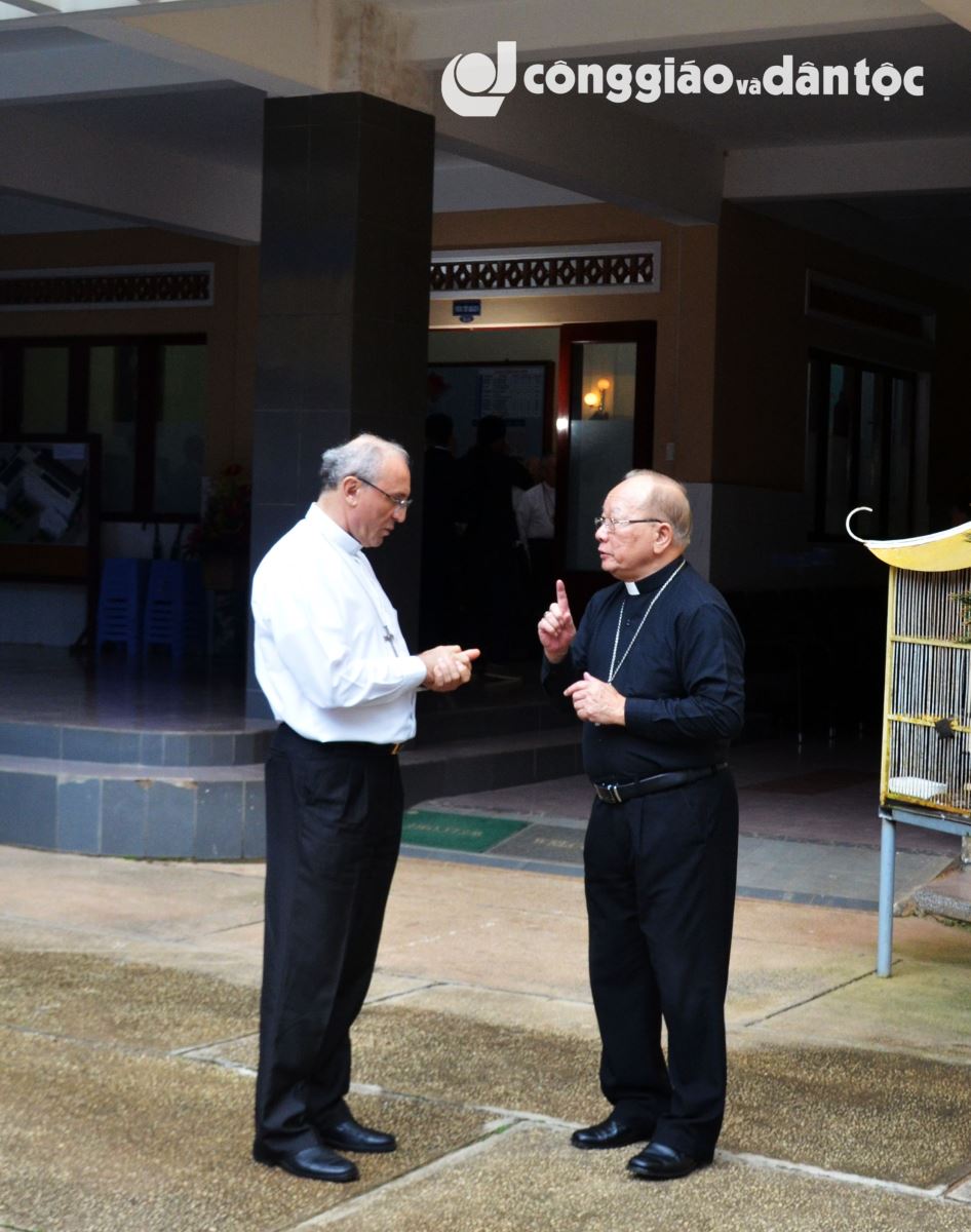 Giám mục Mạnh