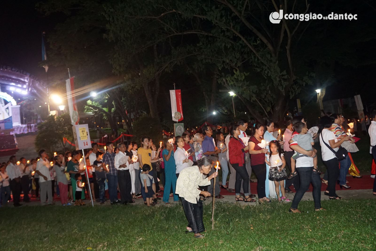 Cung nghinh Thánh Thể tại Trà Kiệu